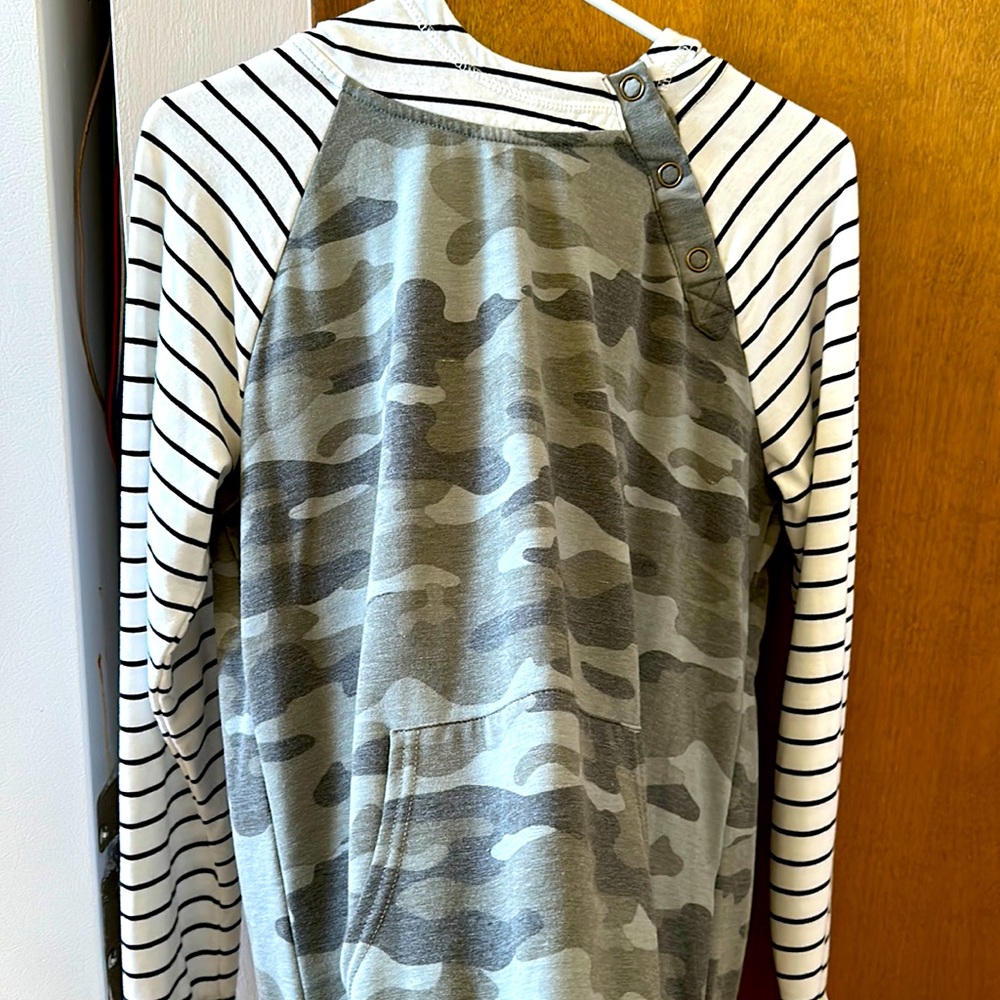Long sleeve shirt by Maurices.